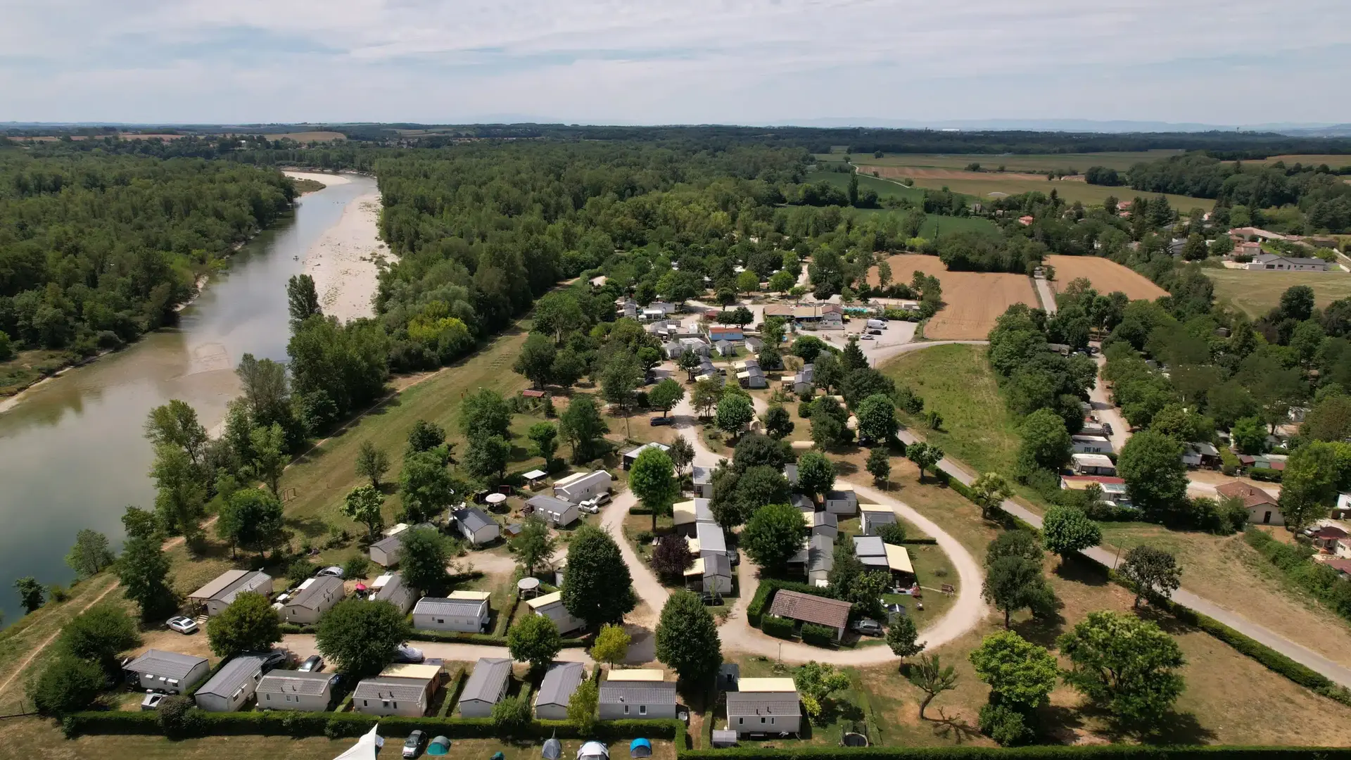 Camping Les Plages de l'Ain à Saint Maurice de Gourdans