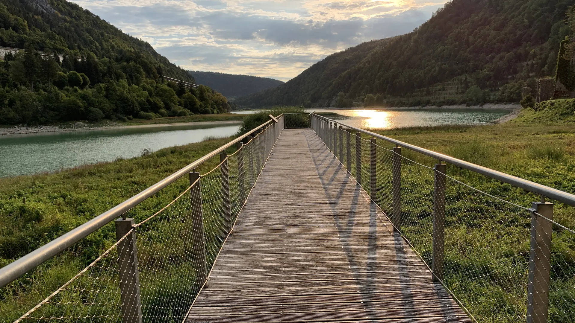Ponton du lac de Sylans aux Neyrolles
