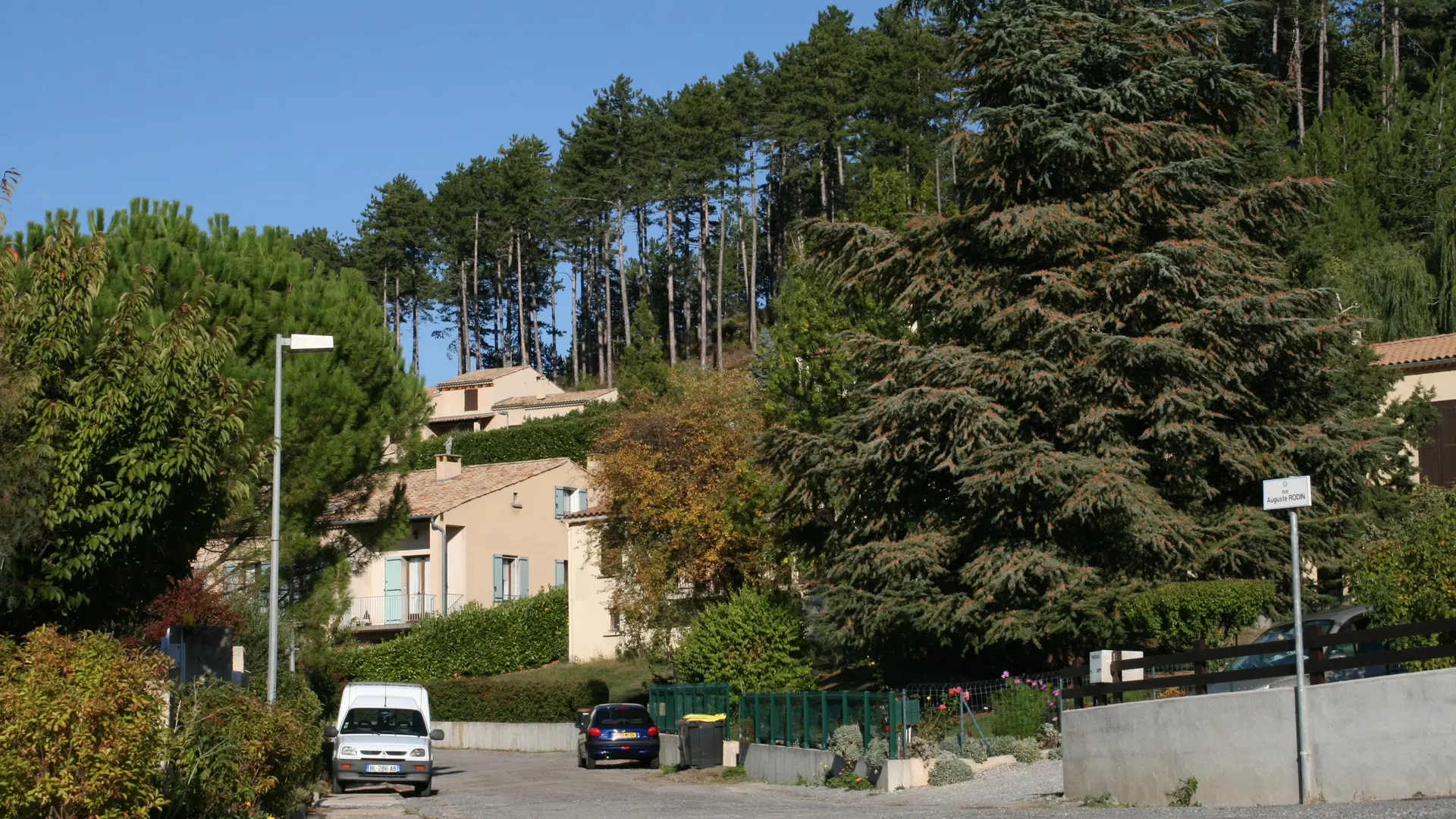 Vue de la rue et du quartier