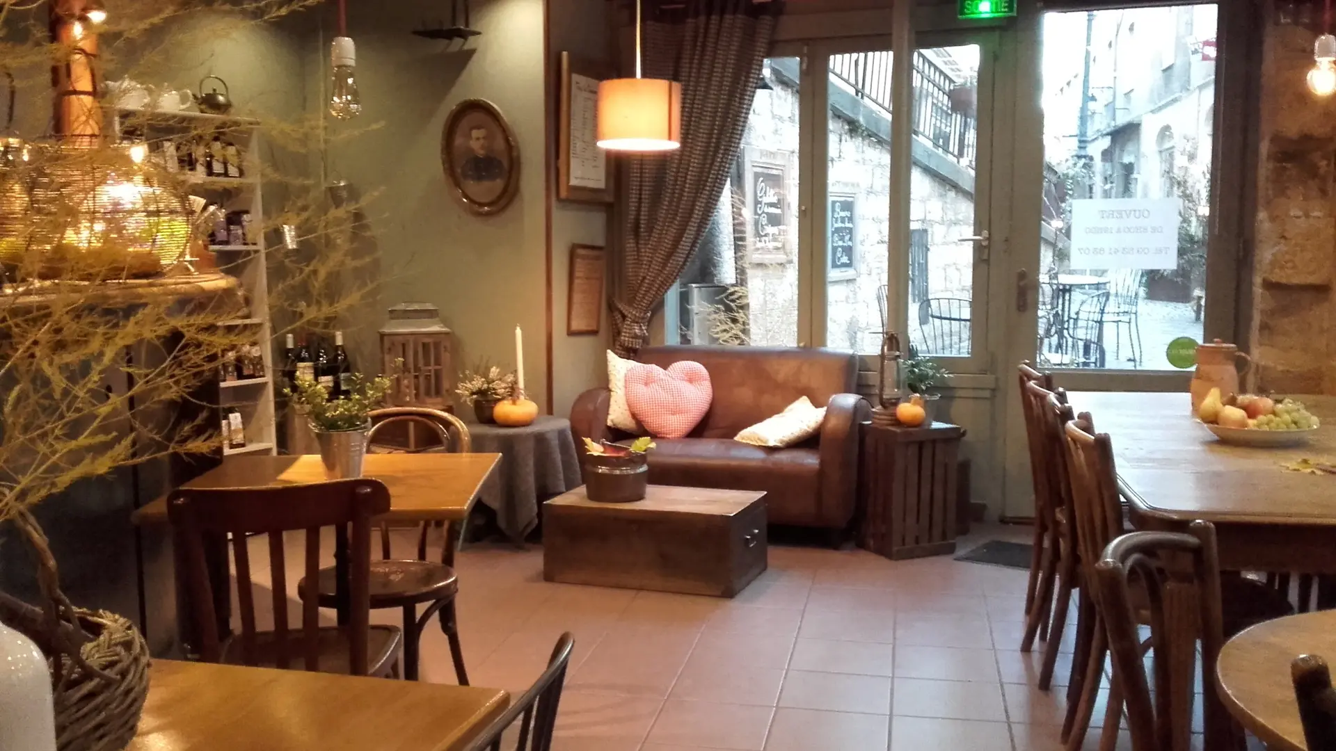 Salle et côté bar