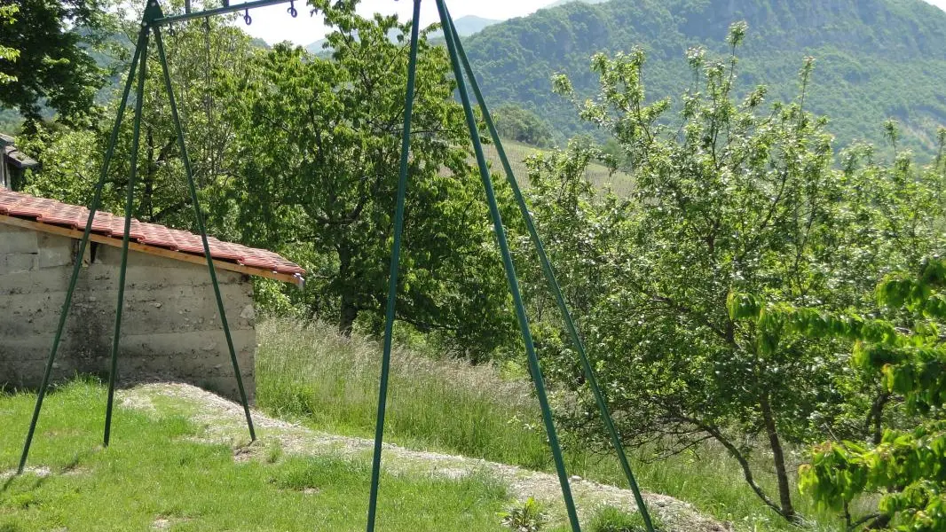 Portique dans le jardin.