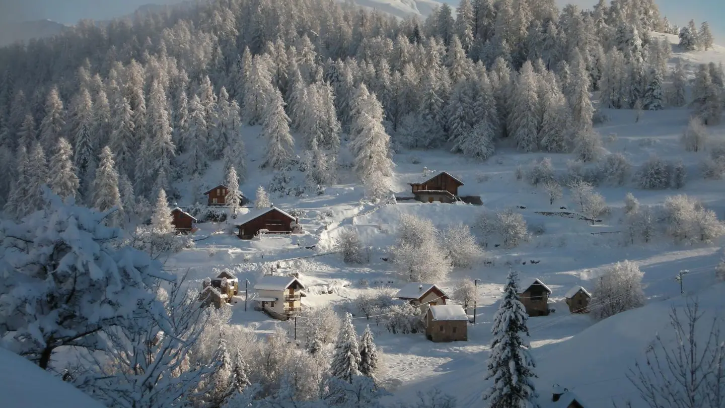 Roubion Les Buisses-Gîtes de France des Alpes-Maritimes