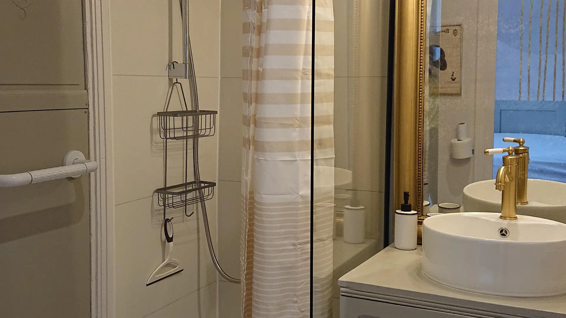 salle d'eau / vue d'ensemble