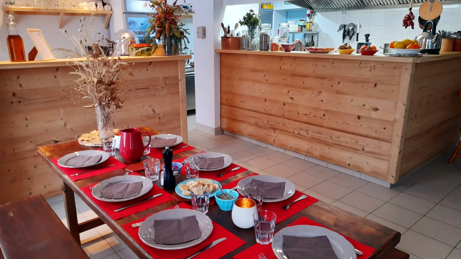 La table est mise au Gîte de Roya