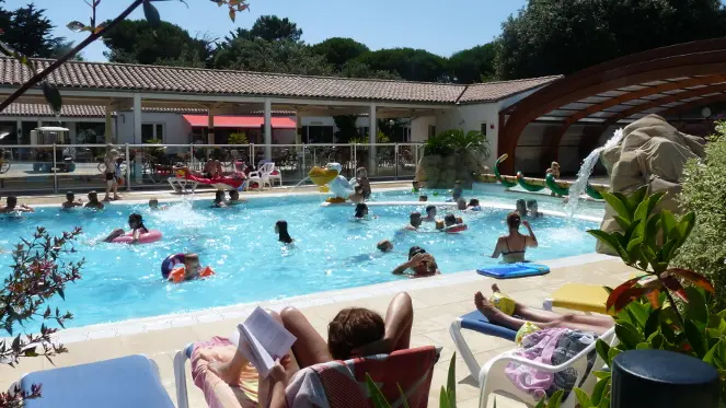 Piscine couverte et chauffée