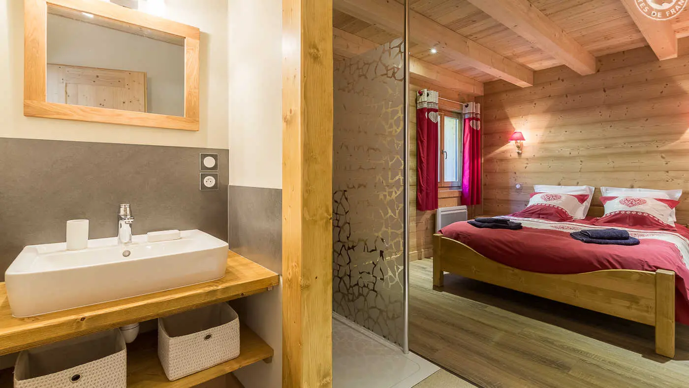 CHAMBRE 5 (lit 160x200)