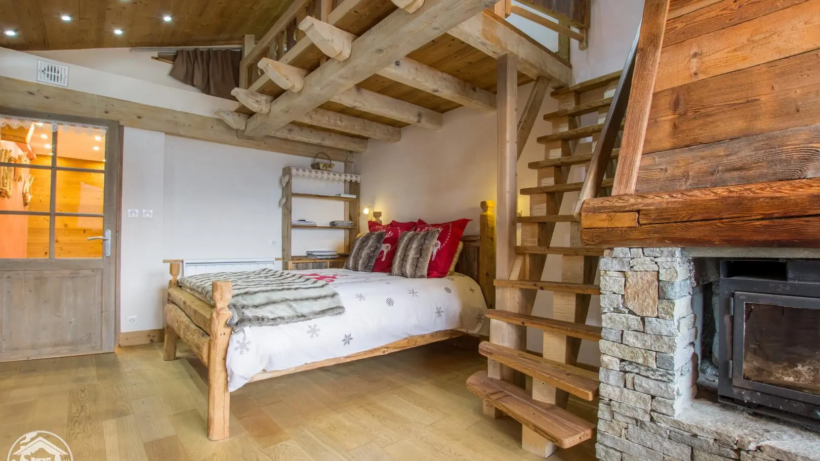 Chambre Cochette pour 4 personnes (+ lit d'appoint en mezzanine)/ 2 espaces couchage.
