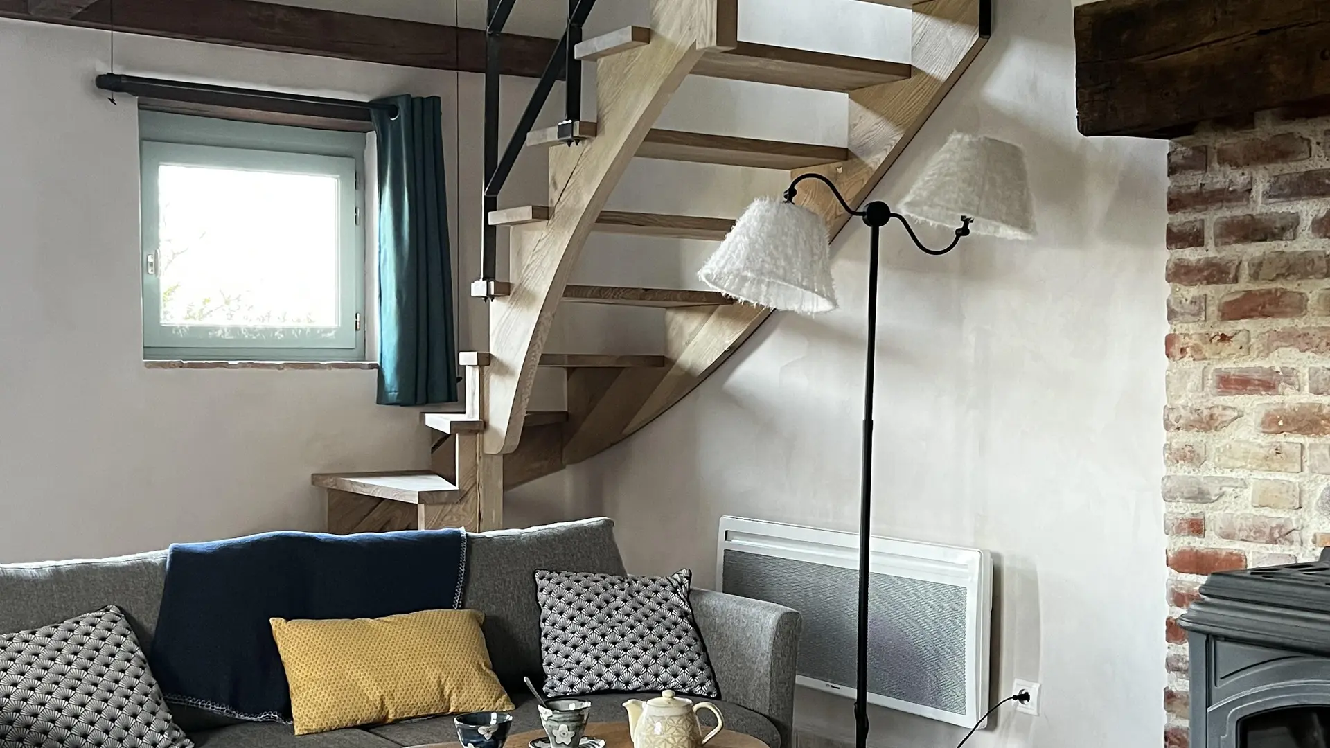 Salon avec poêle à bois