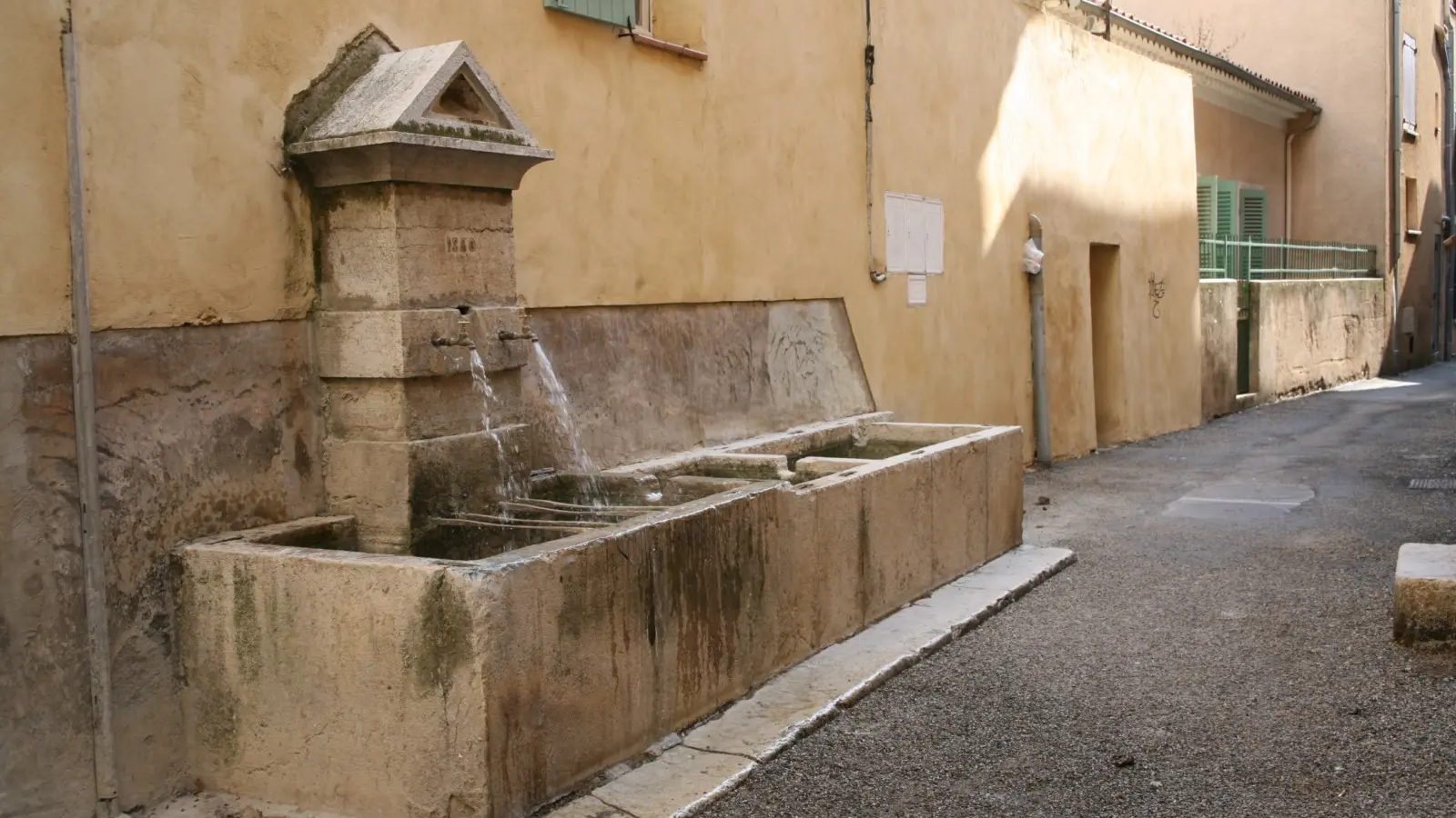 Lavoir-fontaine rue Pontillac - Aups