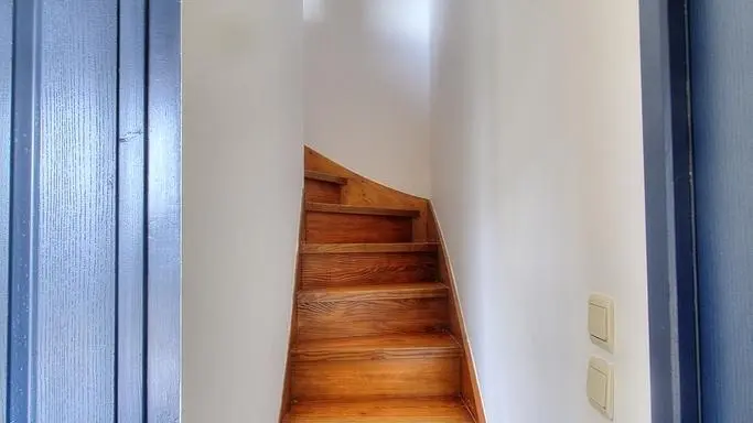 Escalier intérieur d'accès au 1er étage