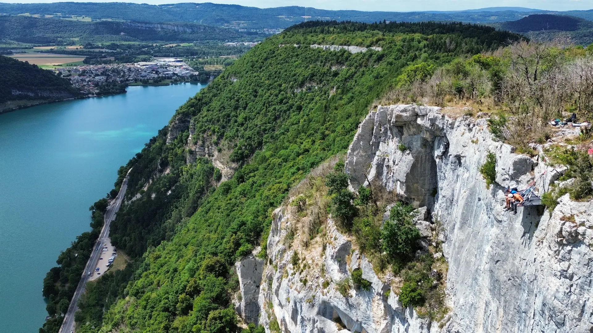 Apéro suspendu au coucher du soleil_Nantua