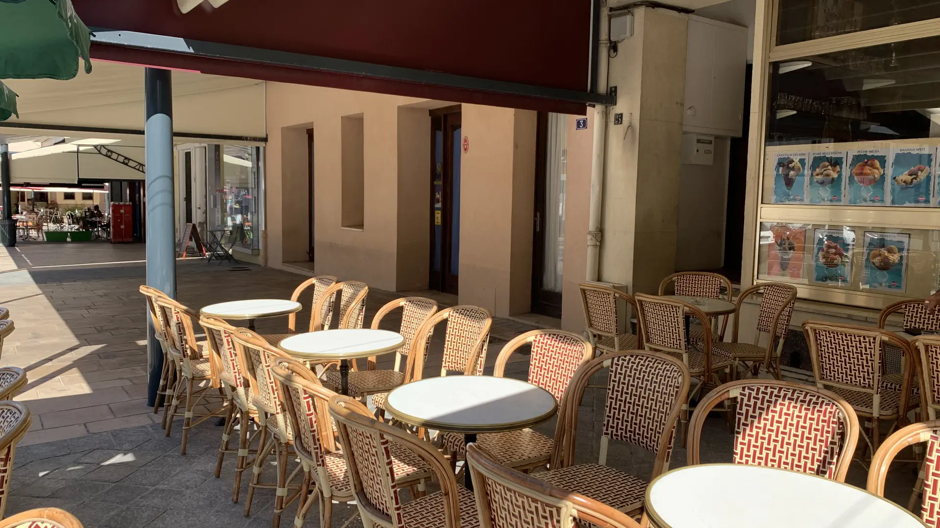 Terrasse du Café au Petit Creux de Paris à La Londe les Maures