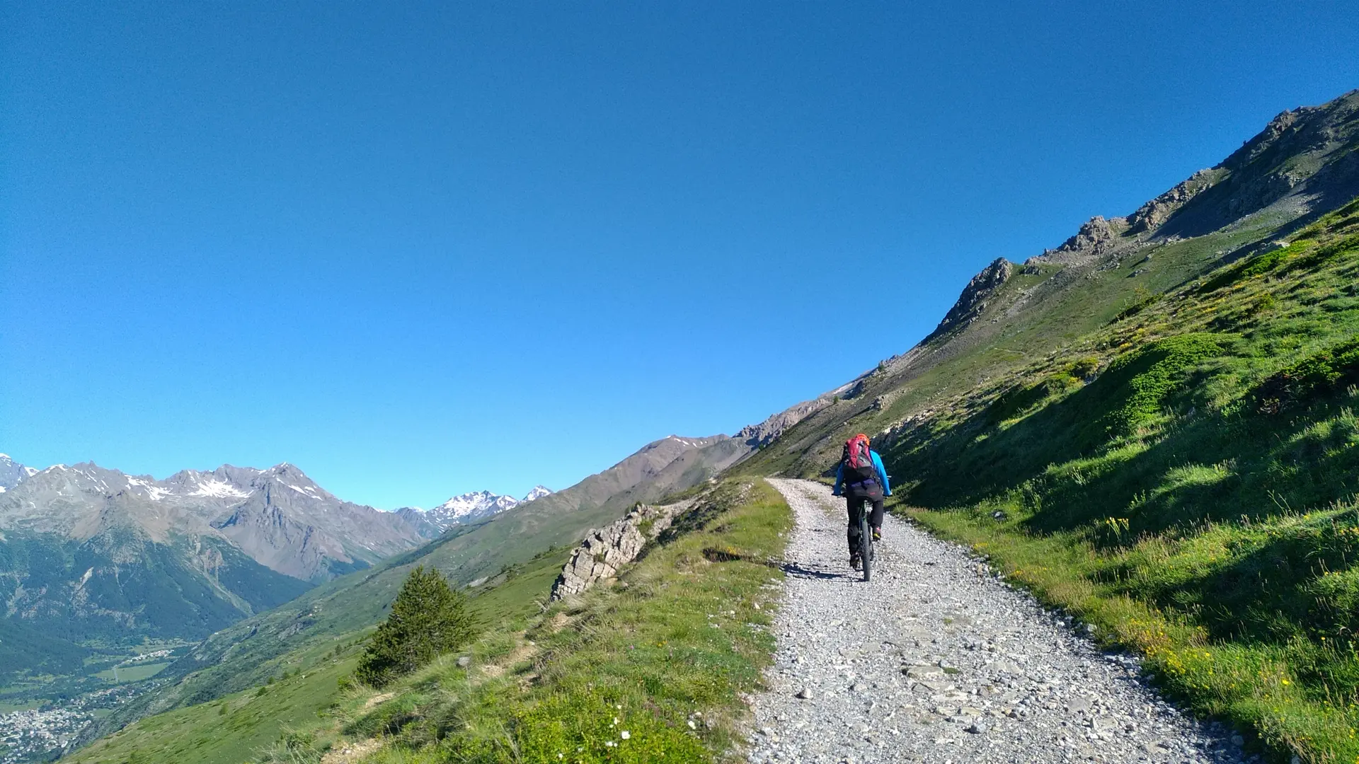 Vue sur les Ecrins depuis les balcons du Grand Aréa