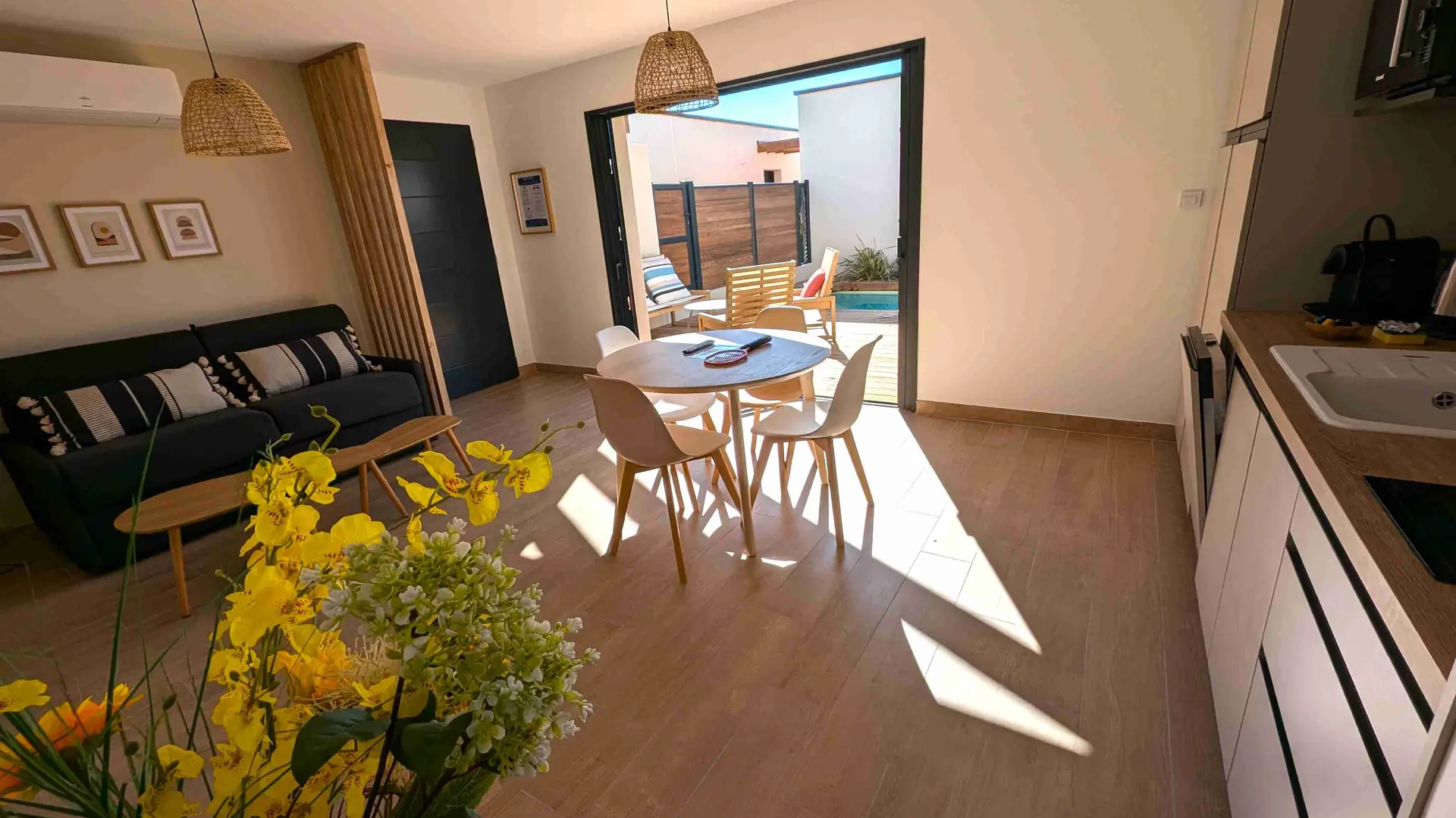 Daya Lodge - Lodge évasion_L'Isle-sur-la-Sorgue salon