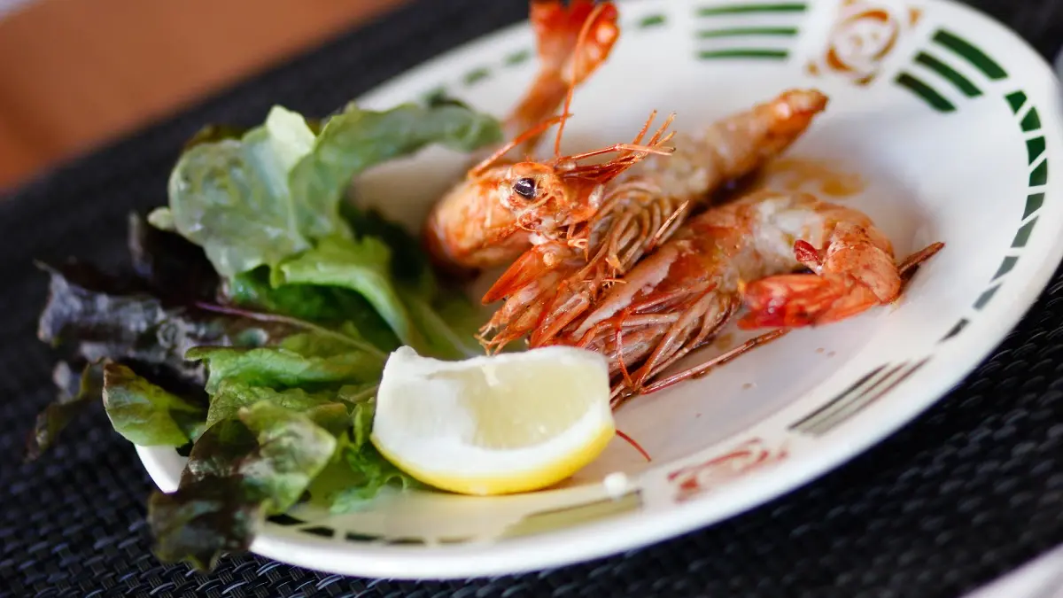 Assiette de gambas flambées au cognac