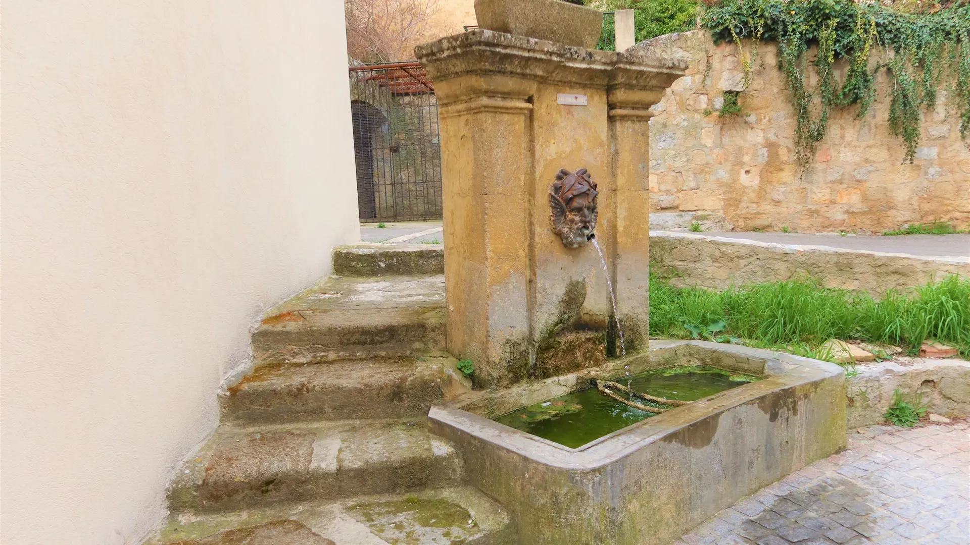 Fontaine rue de la mairie