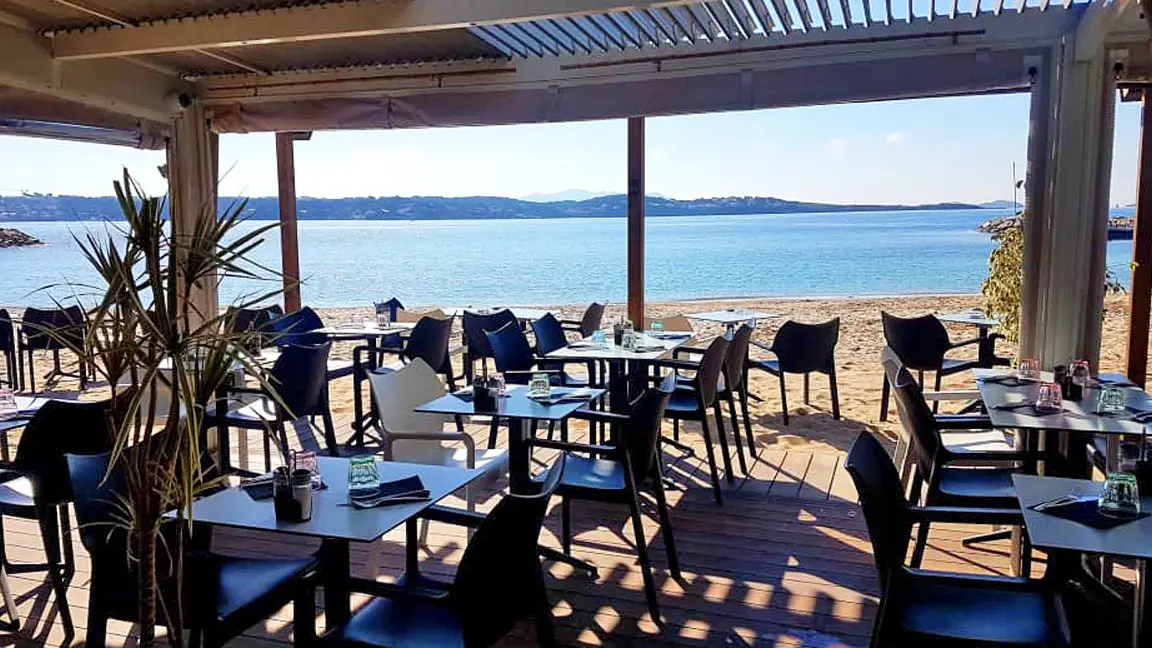 En terrasse face à la mer