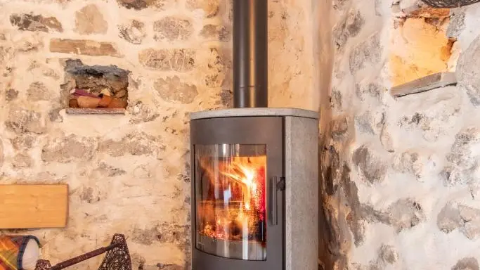 Poêle à bois à disposition