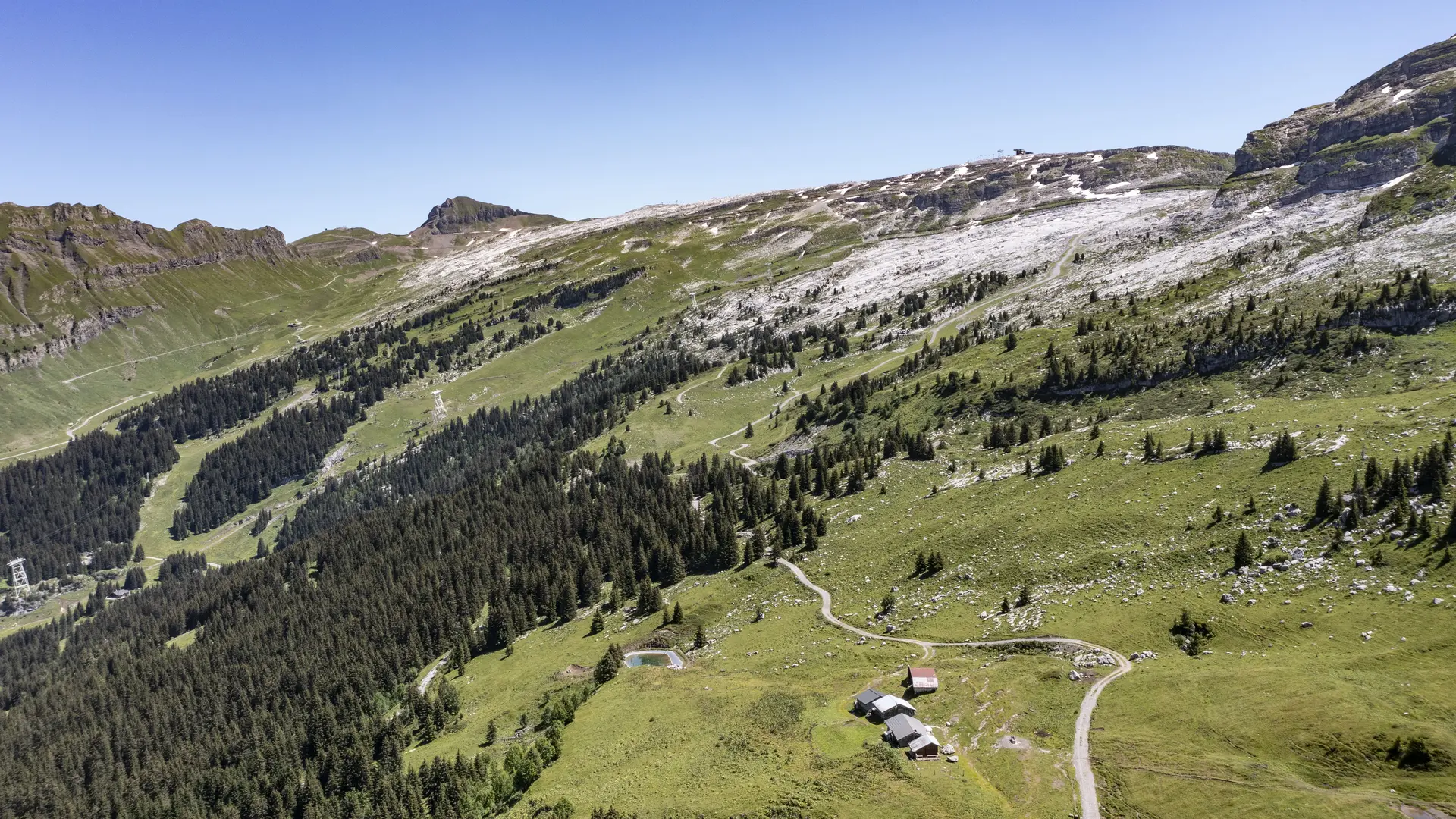 Vue sur l'alpage d'Aujon