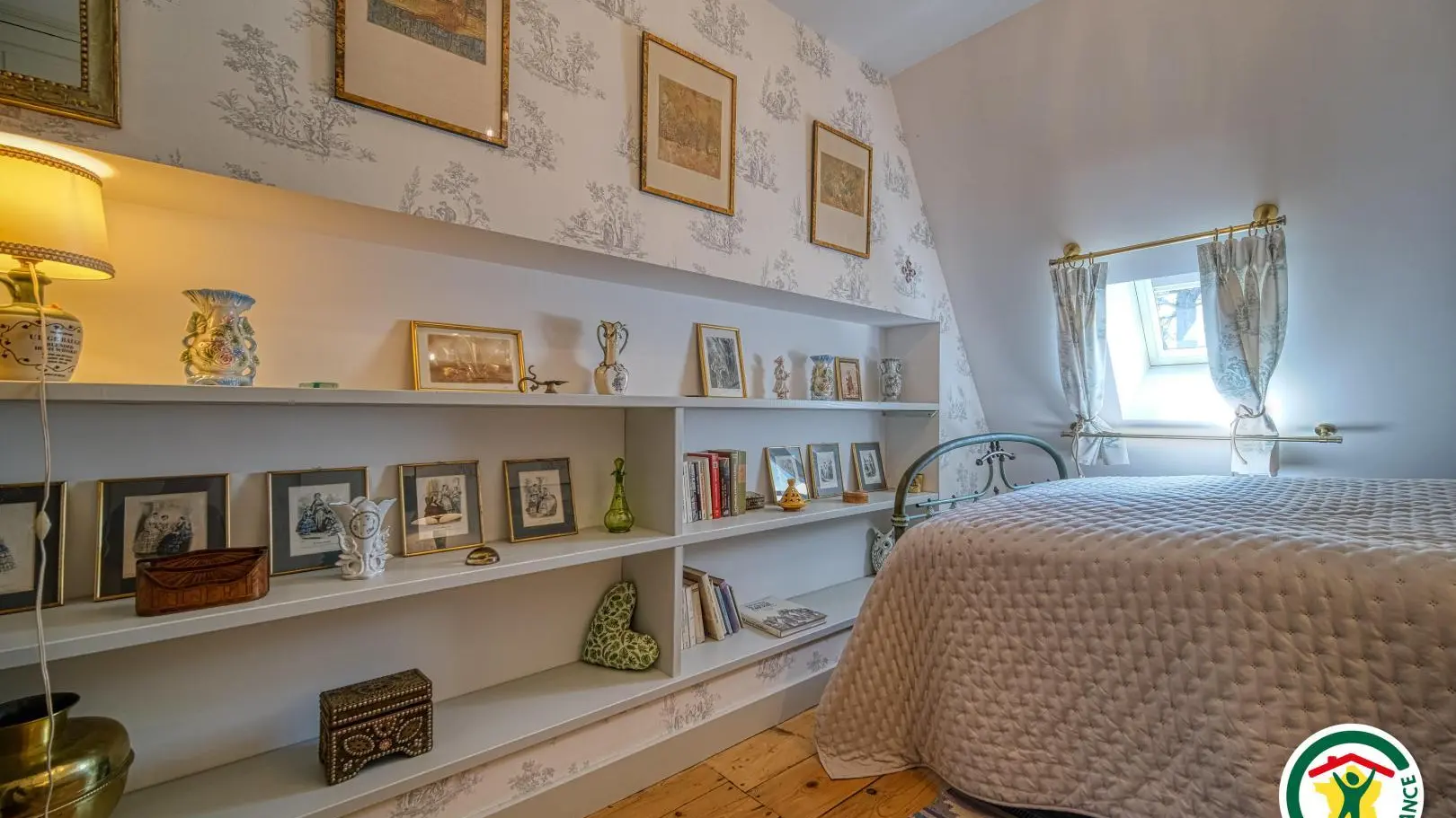 Chambre VERTE climatisée : lit 1x130