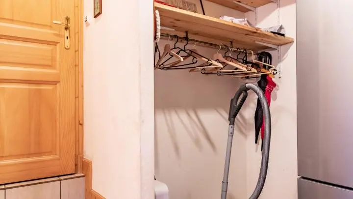 ...et espace cellier avec réfrigérateur de complément.