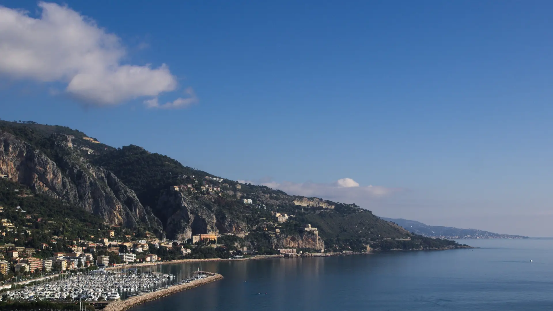 Vue sur la mer depuis le cimetière