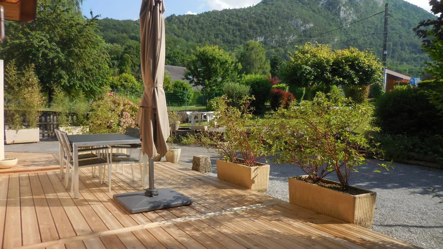 terrasse sud et vue sur montagne