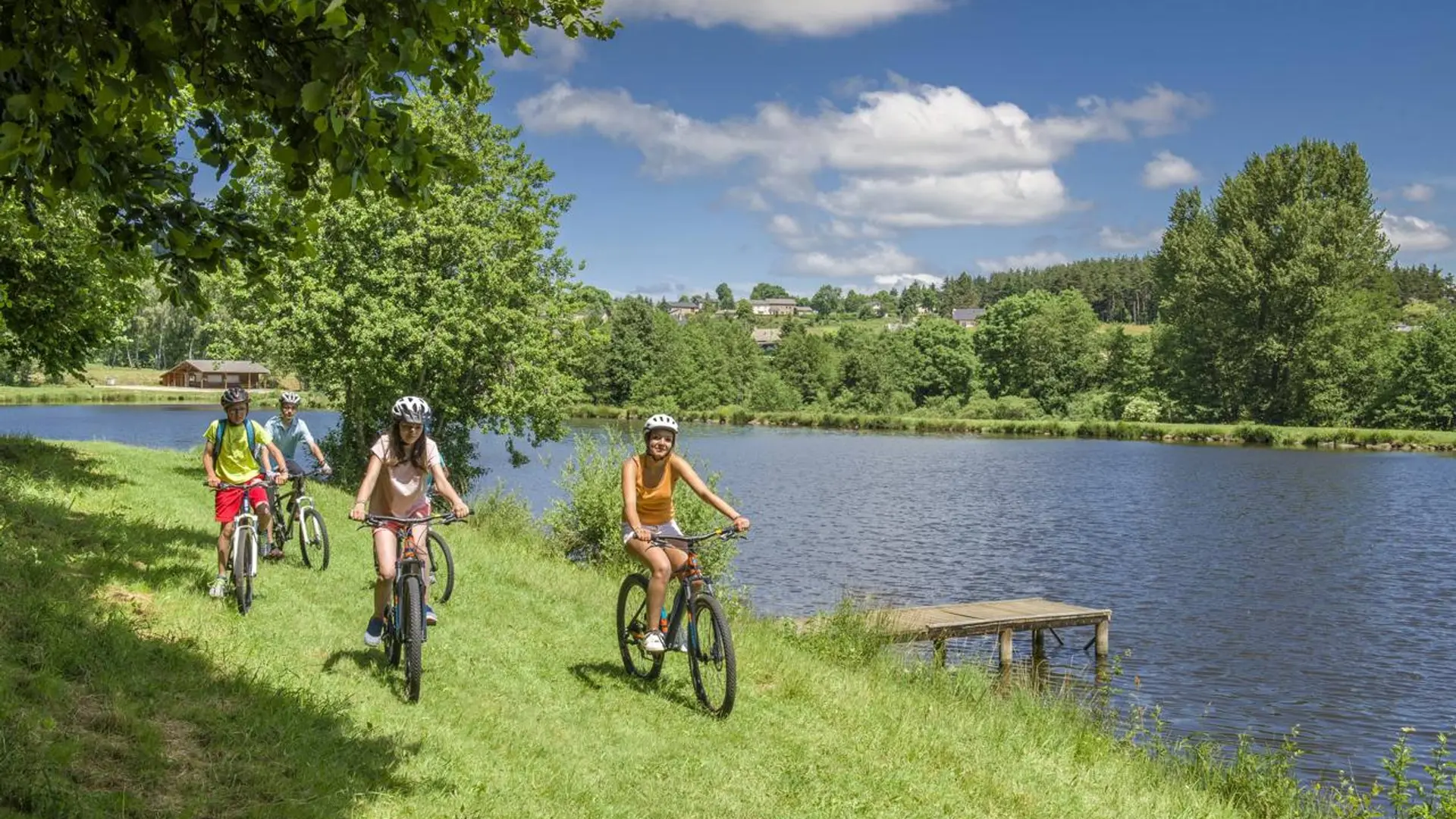 VTT proche du plan d'eau de Bethelane vers Tence