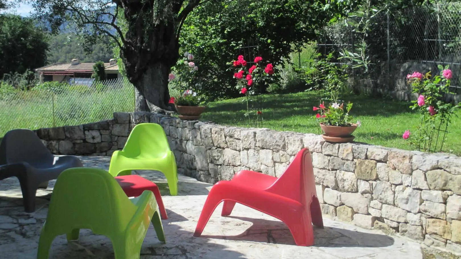 Terrasse Gîte L'Emiliana à Roquefort les Pins Gîtes de France Alpes-Maritimes