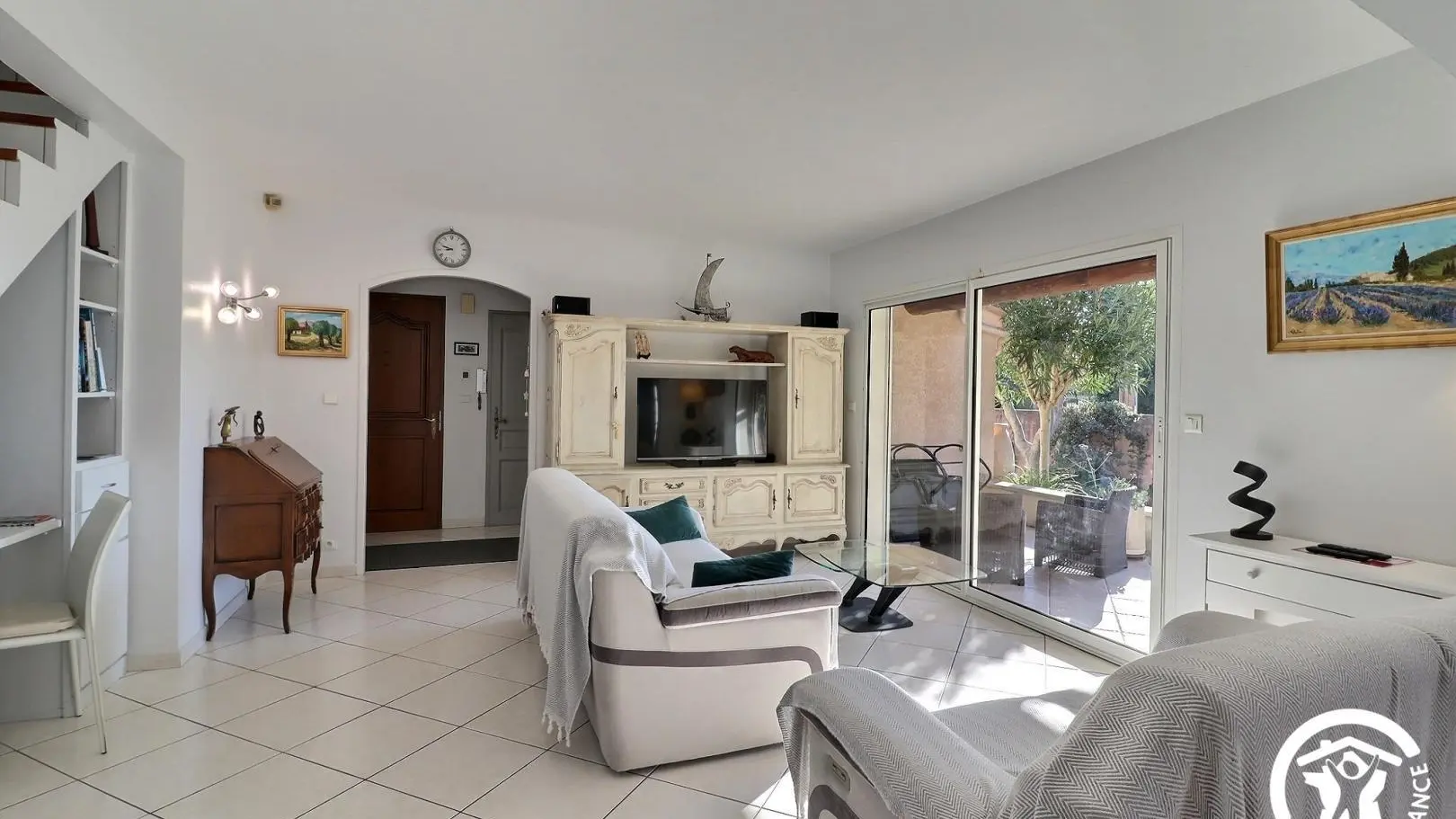 Salon donnant sur la terrasse sud