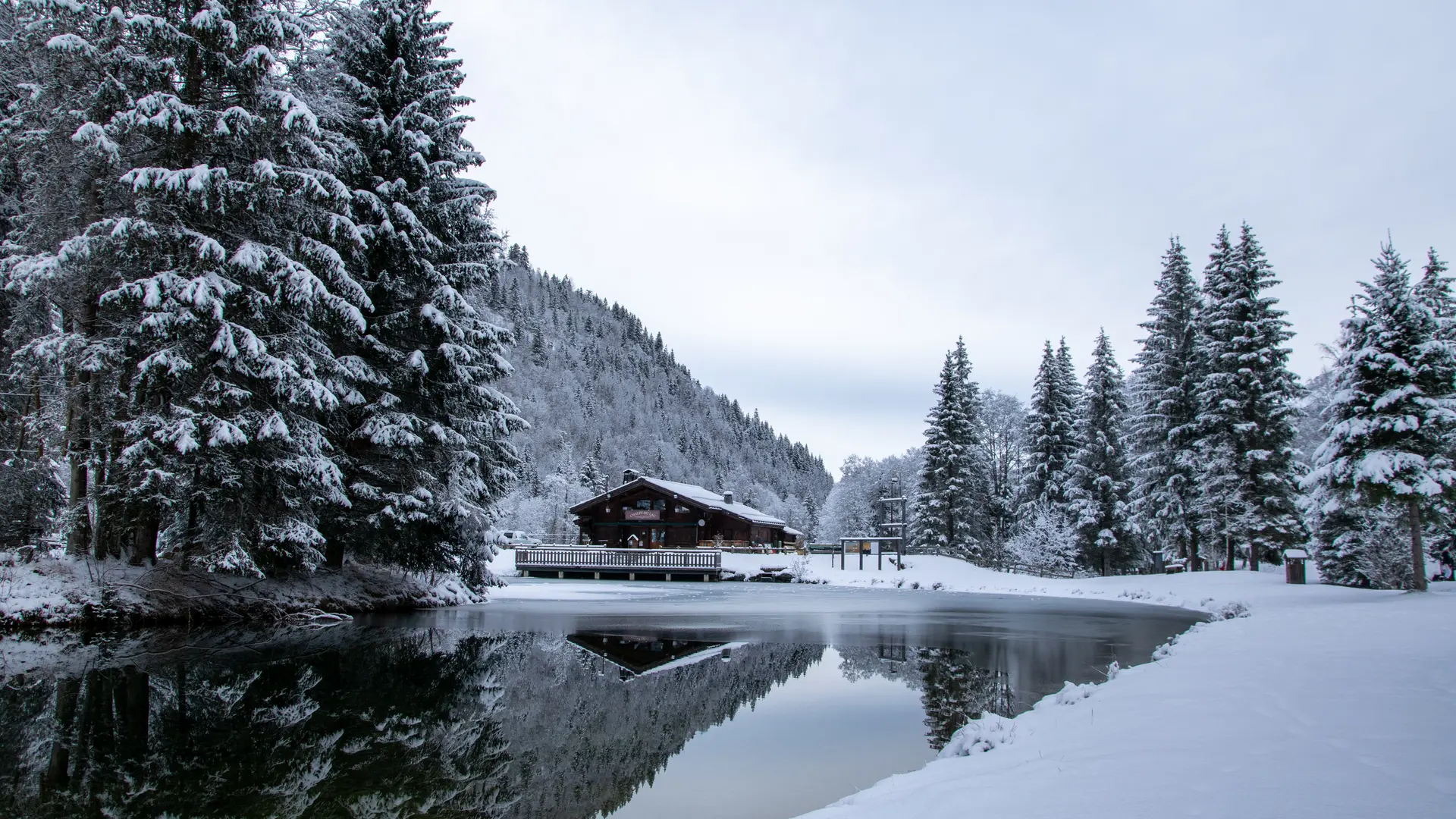 Le lac du Pontet et sa robe blanche