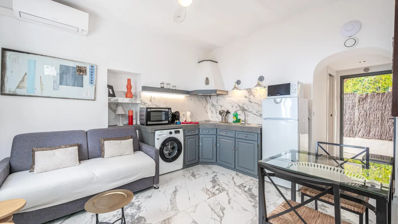 L'Amandier-Séjour/Cuisine-Mas d'Angeline-Beausoleil-Alpes-Maritimes