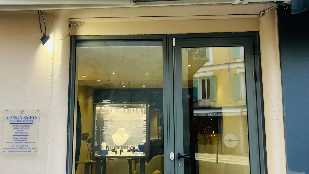 Enseigne exterieure de la boutique de joaillerie M.SMETS