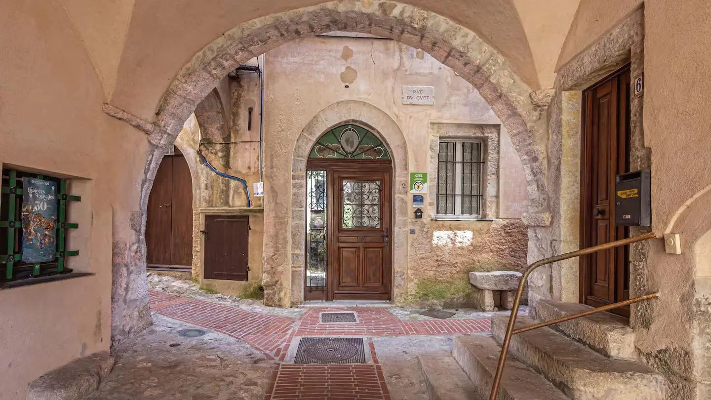 Le Du Guet-Entrée-La Turbie-Gîtes de France des Alpes-Maritimes