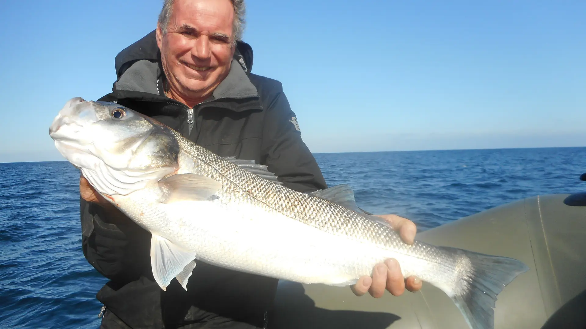 Pesca en el mar con cebos