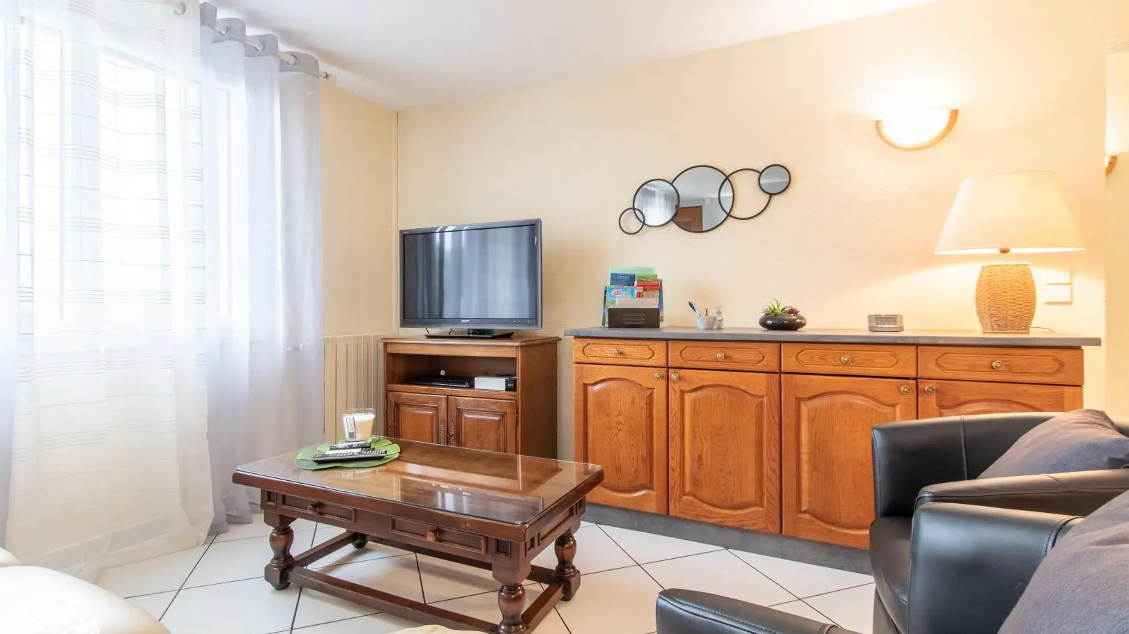 Coin salon avec canapé et fauteuils