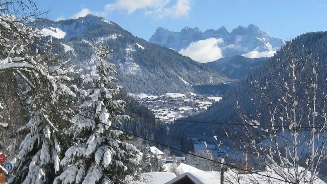 Vue du chalet sur Chatel et les dents du Midi