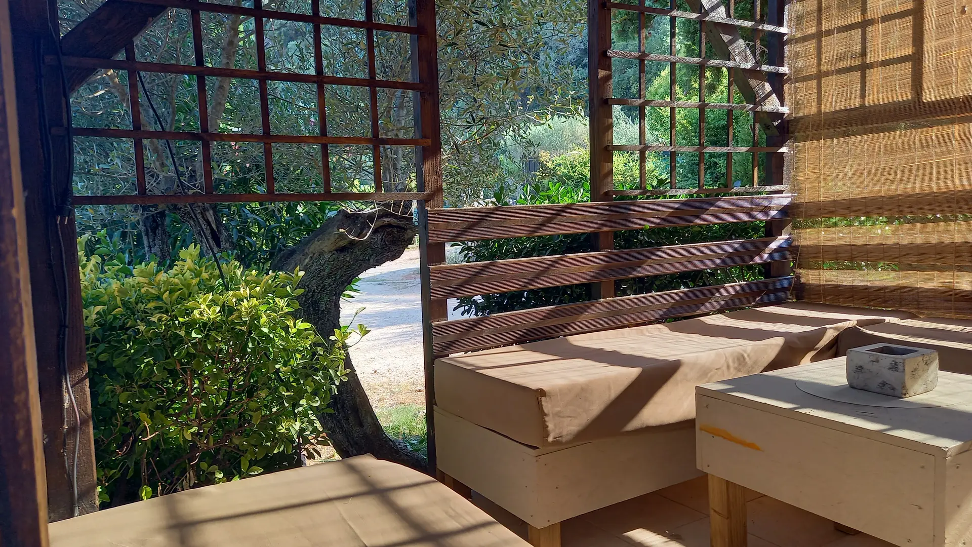 Le  Cabanon bleu - Mme Robertson_Solliès-Ville