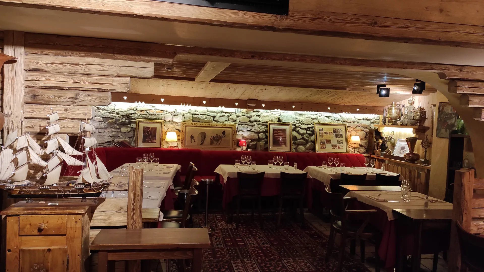 Restaurant La Caleche salle du bas