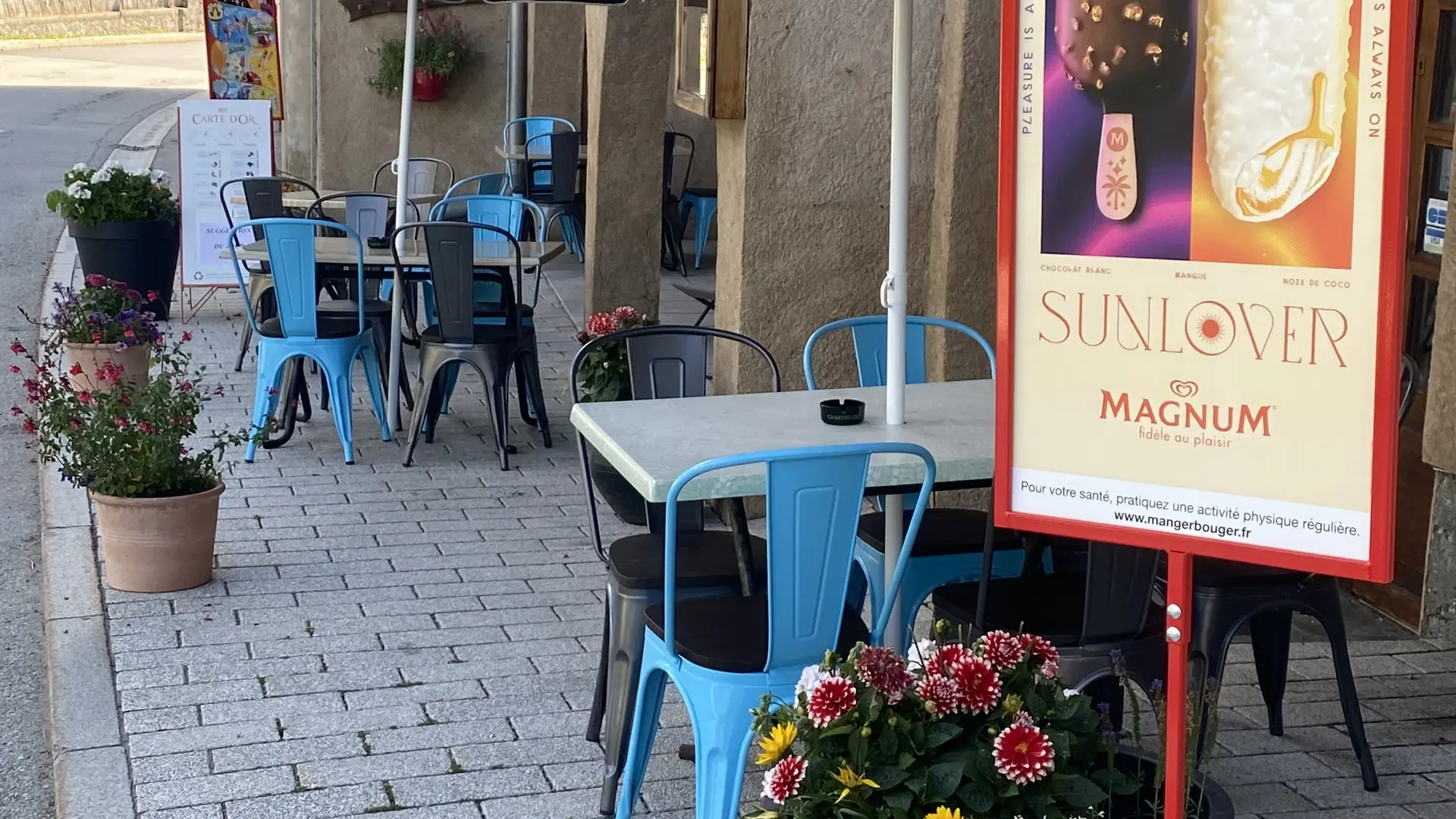 bistrot de la Meije - terrasse sous les arcades - La Grave