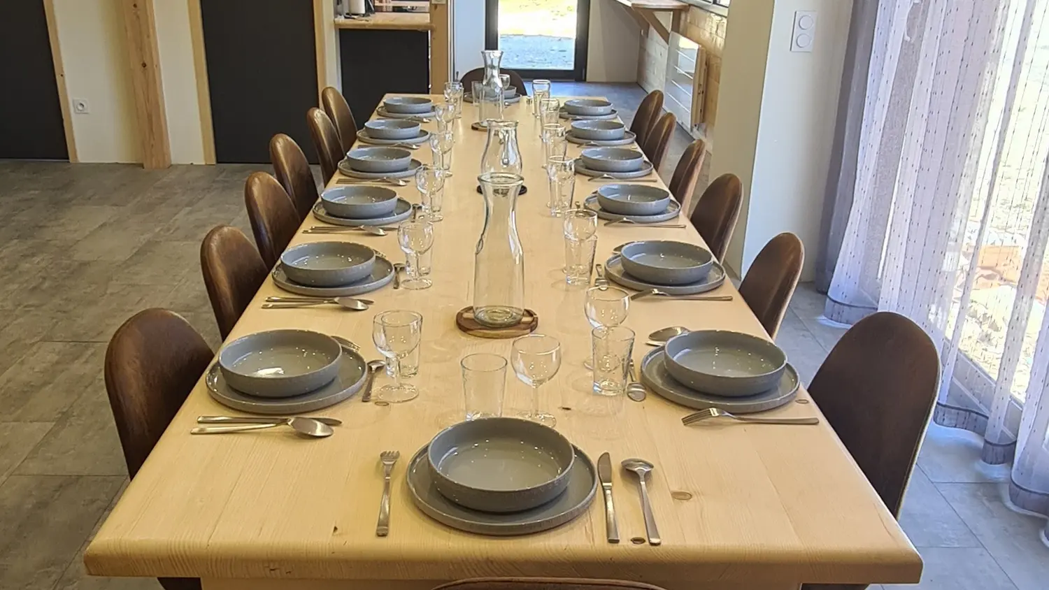 La grande table à manger