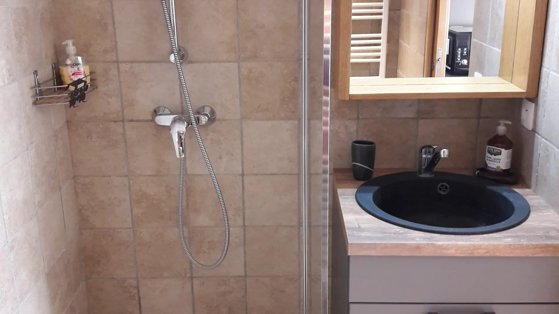 Salle d'eau du studio