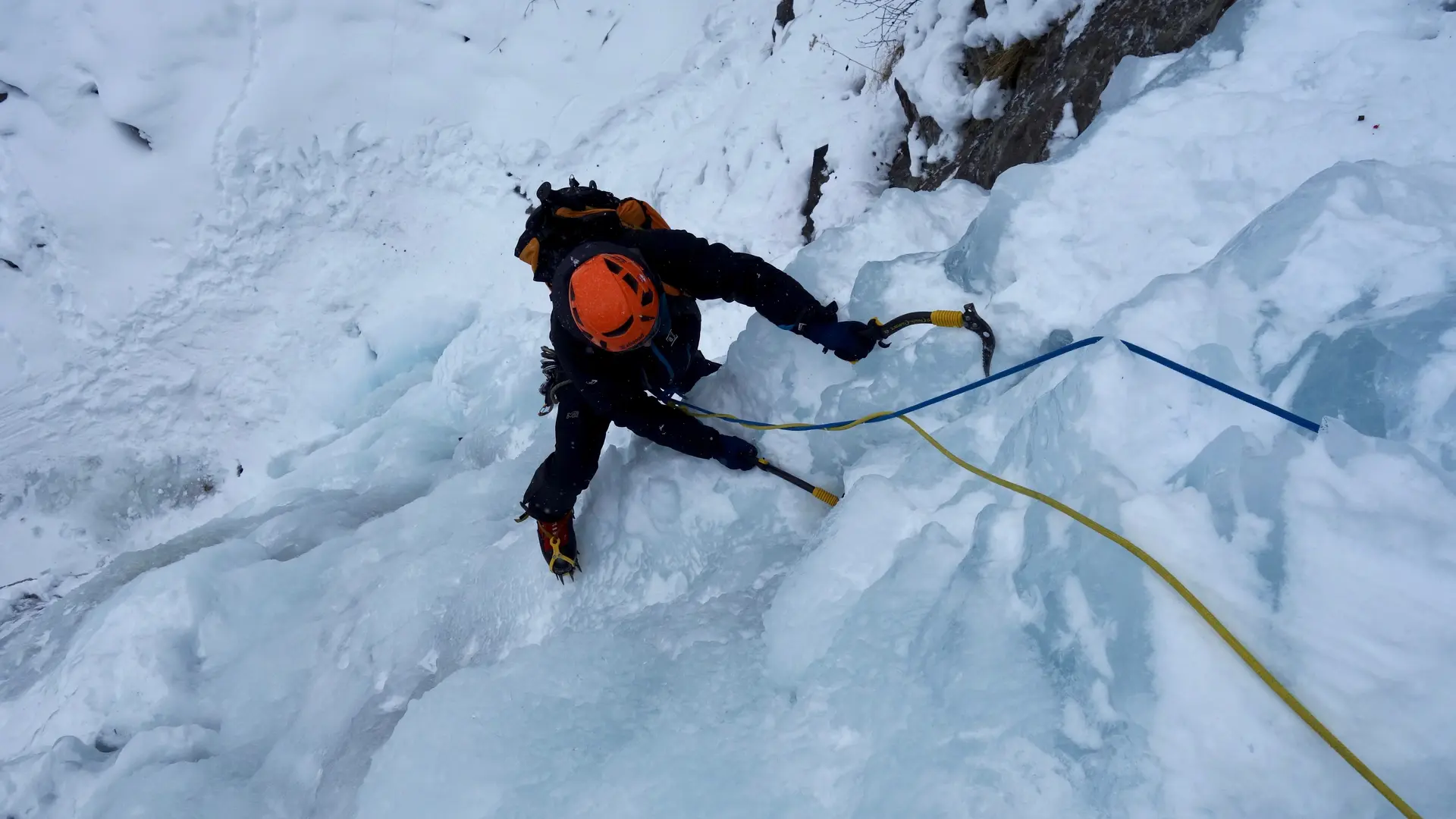 Cascade de glace_Bureau des Guides Val d'Isère