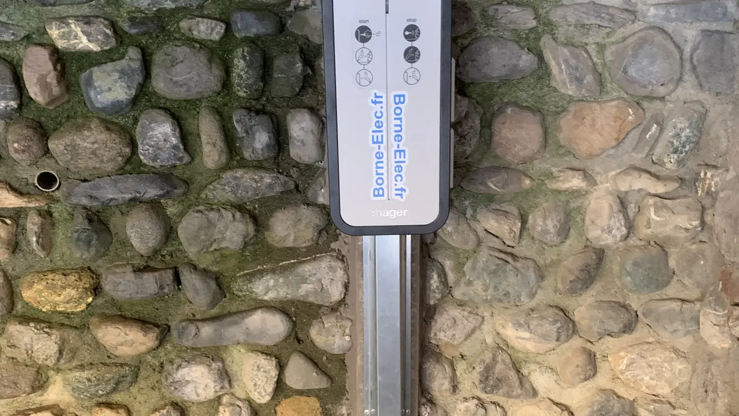 chalet-le-mont-milo-borne-recharge-electrique-serre-chevalier-briancon