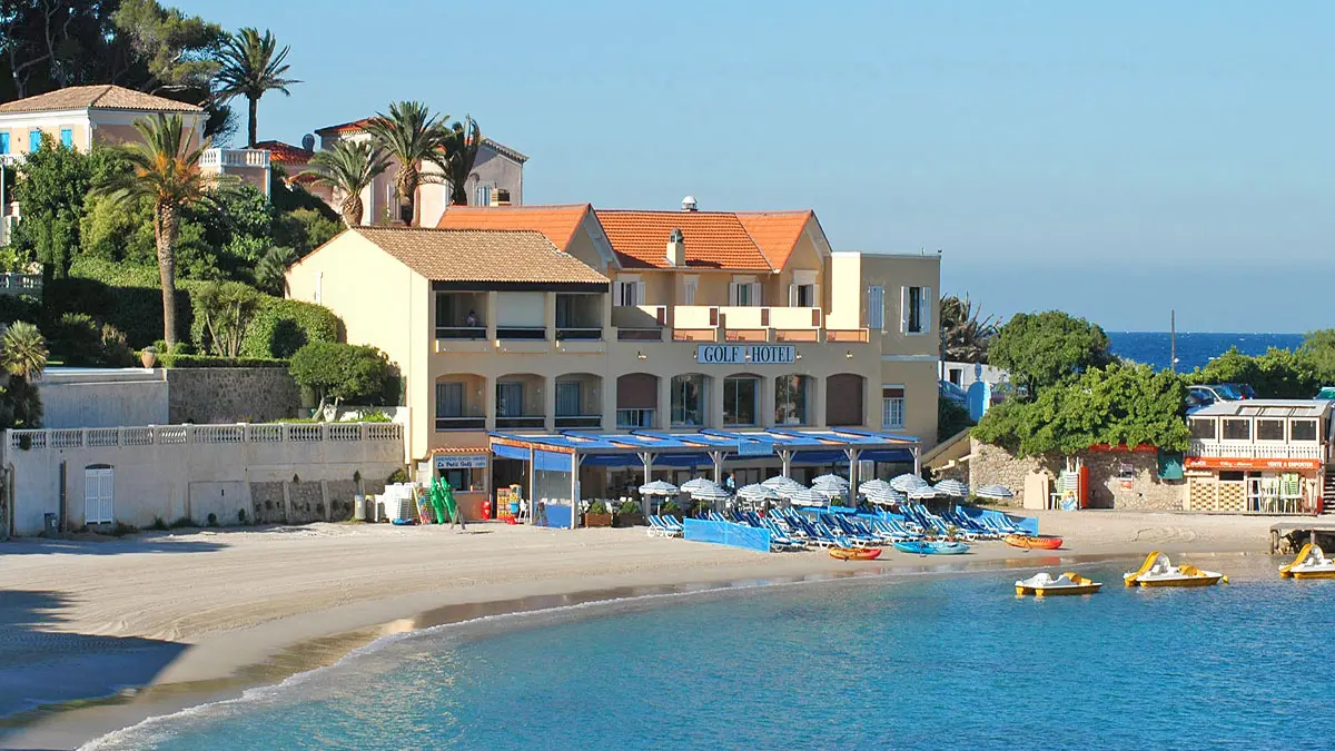 Façade de l'hôtel - vue mer