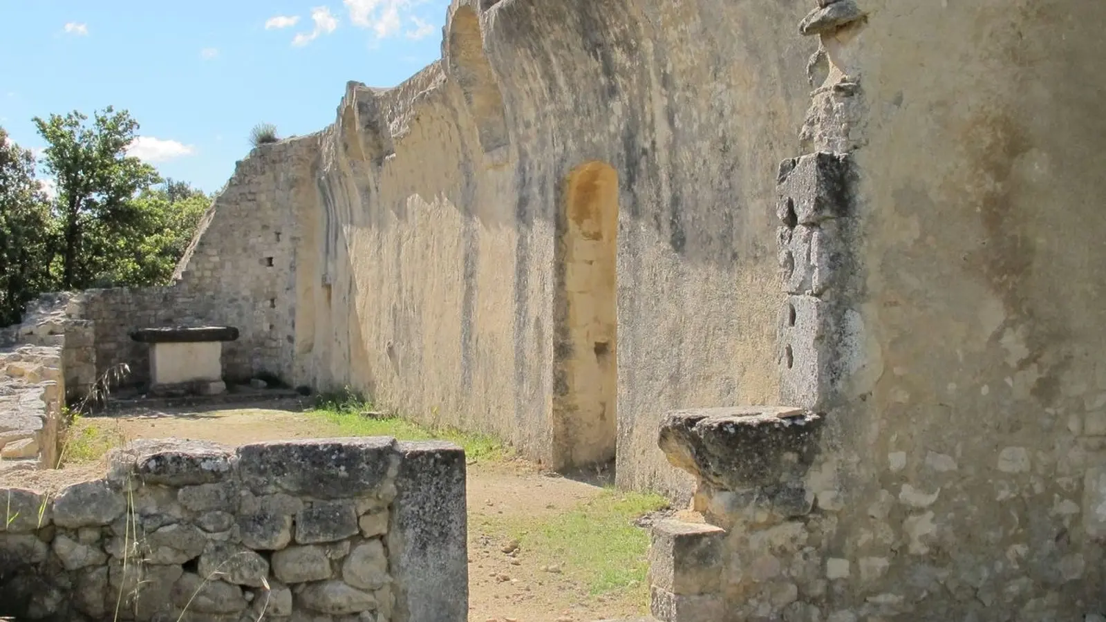 Chapelle et ermitage Saint Julien - OT LUB