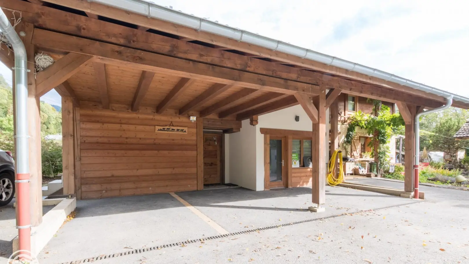 Places de stationnement pour les 2 gites