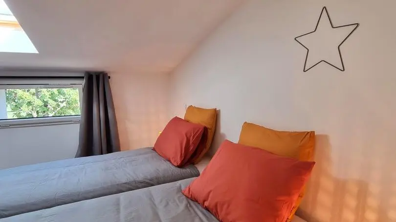 Chambre modulable avec trois lits 90x200cm.