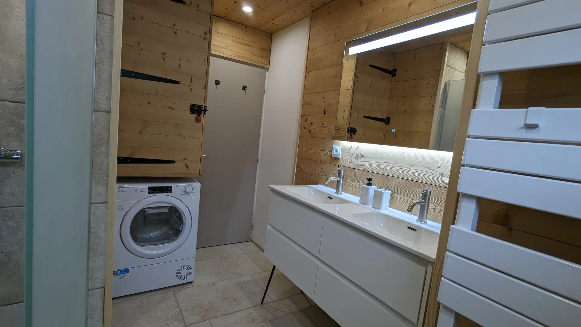 Salle de bain et lave linge - 3 pièces - Les Chevreuils 1