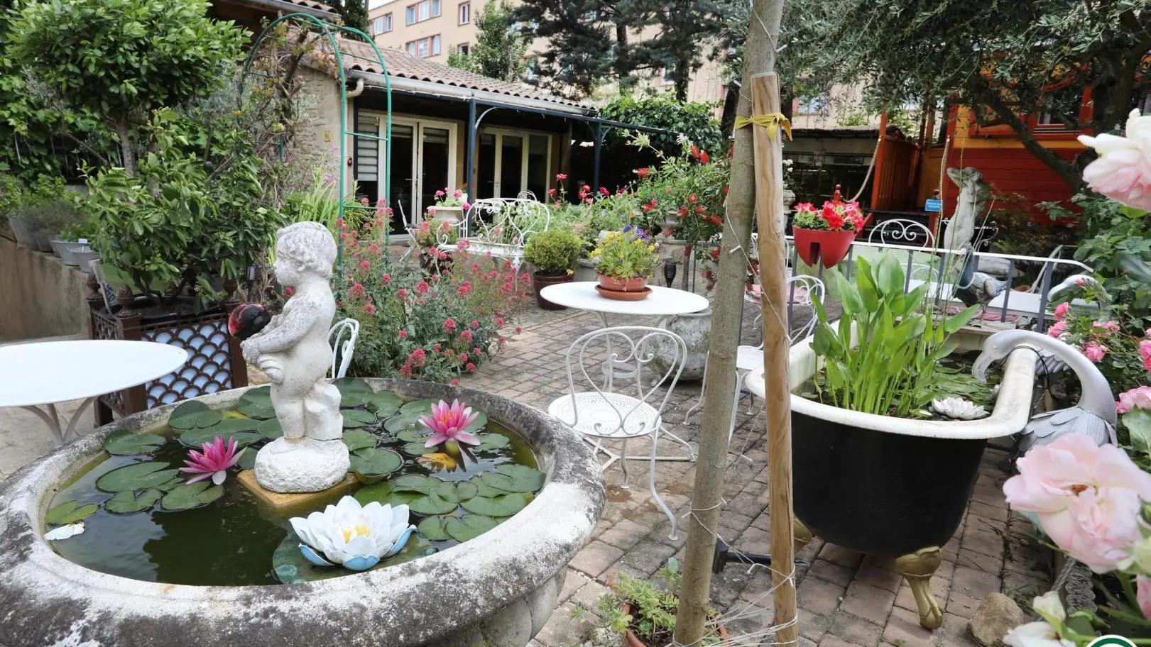 Le jardin de ville, fleuri